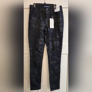 Calvin Klein Midrise Skinny Jeans.  Size 25. Nwt